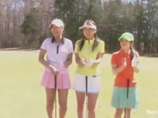 美麗 亞洲人 青少年 女孩 玩 一 遊戲 的 條 高爾夫球