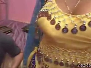 Splendid Indian whore gives herself to a stud
