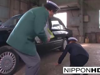 Mađijanje japonsko voznik daje ji šef a fafanje