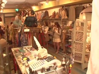 Japonesa lésbica loja assistant