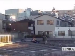 Subtitled ekstrem japansk offentlig nakenhet utendørs blowjob