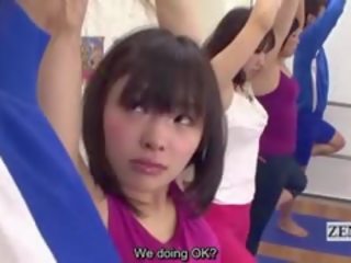 Ondertiteld japans yoga uitrekken klasse gek erectie